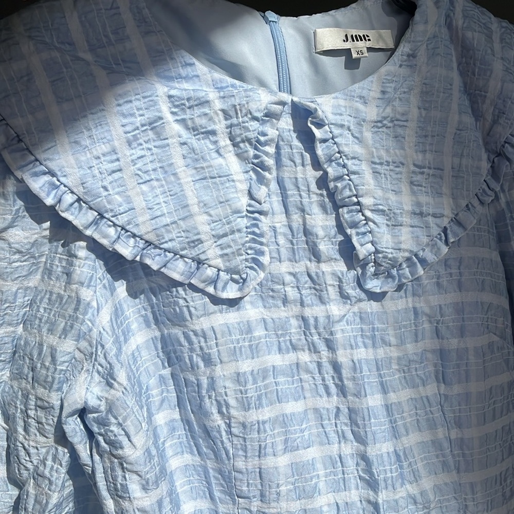 Blue mini  dress form jing. Sleeves go to the elbow.